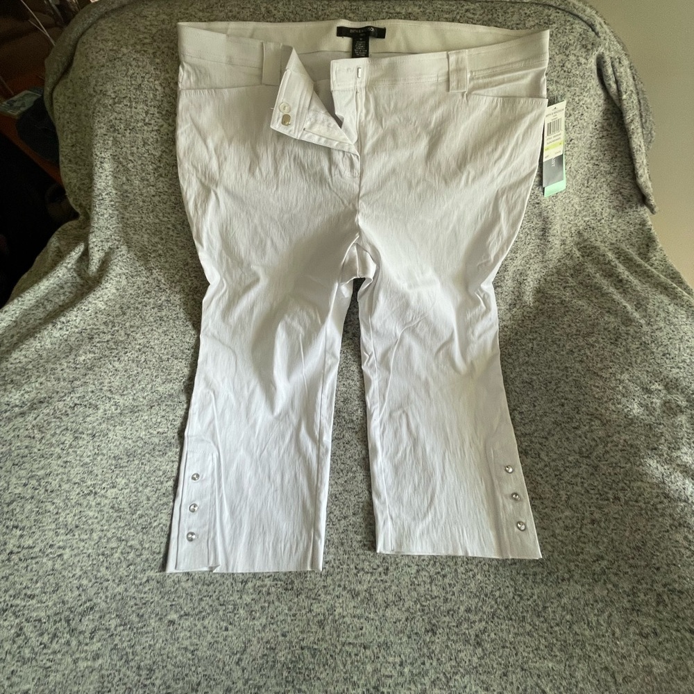 89th & Madison White Capris